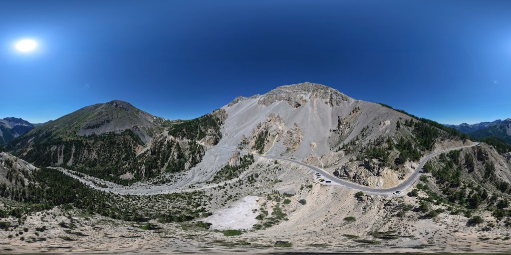 Vue aérienne de la Casse Déserte près du col d’Izoard