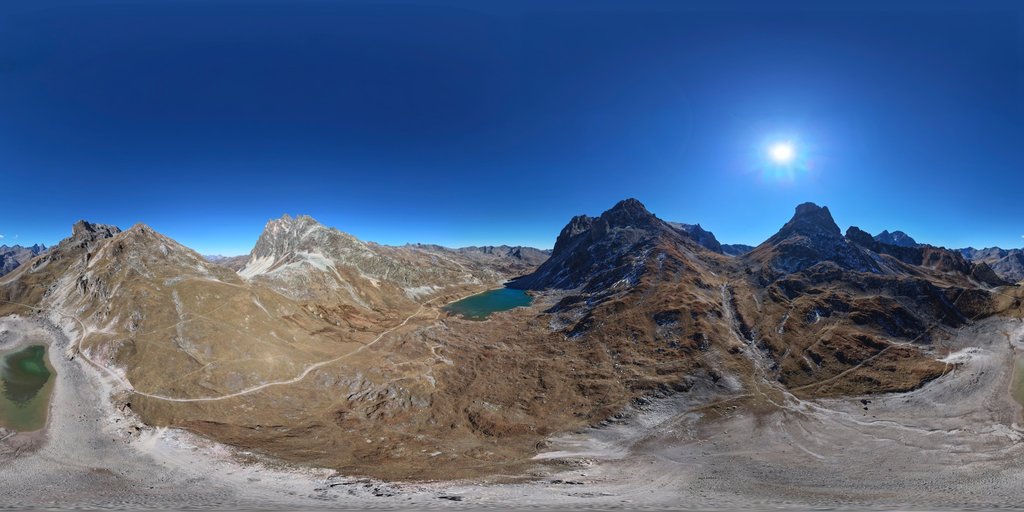 Vue aérienne des lacs de la Clarée dans le massif des Cerces