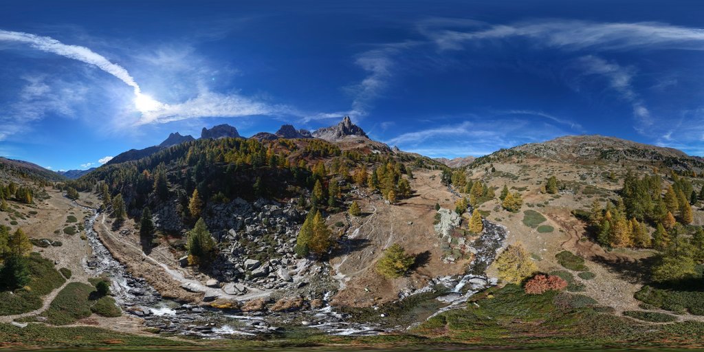 Vue aérienne de la vallée de la Clarée dans le massif des Cerces