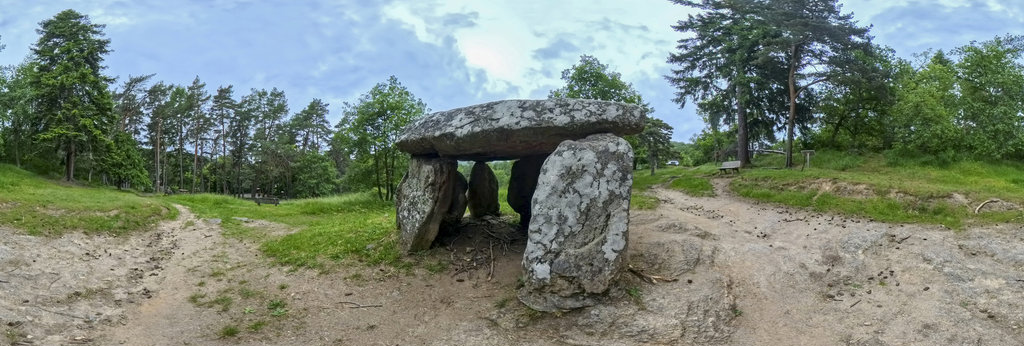 Dolmen du Parc à Saint-Nectaire, Puy-de-Dôme, France