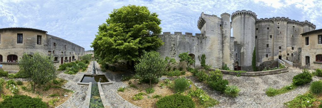 Jardin et forteresse médiévale du château de Tarascon, Provence, France