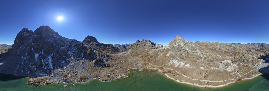 Lac Rond dans le massif des Cerces, Hautes-Alpes, France