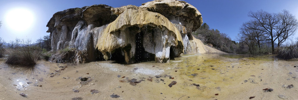 Fontaine pétrifiante de Réotier, Hautes-Alpes, France
